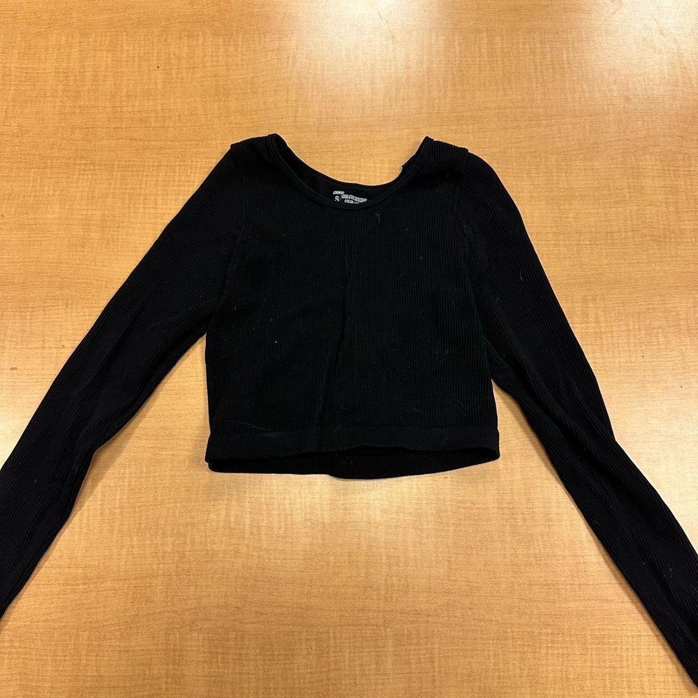 Black Long Sleeve Crop Top